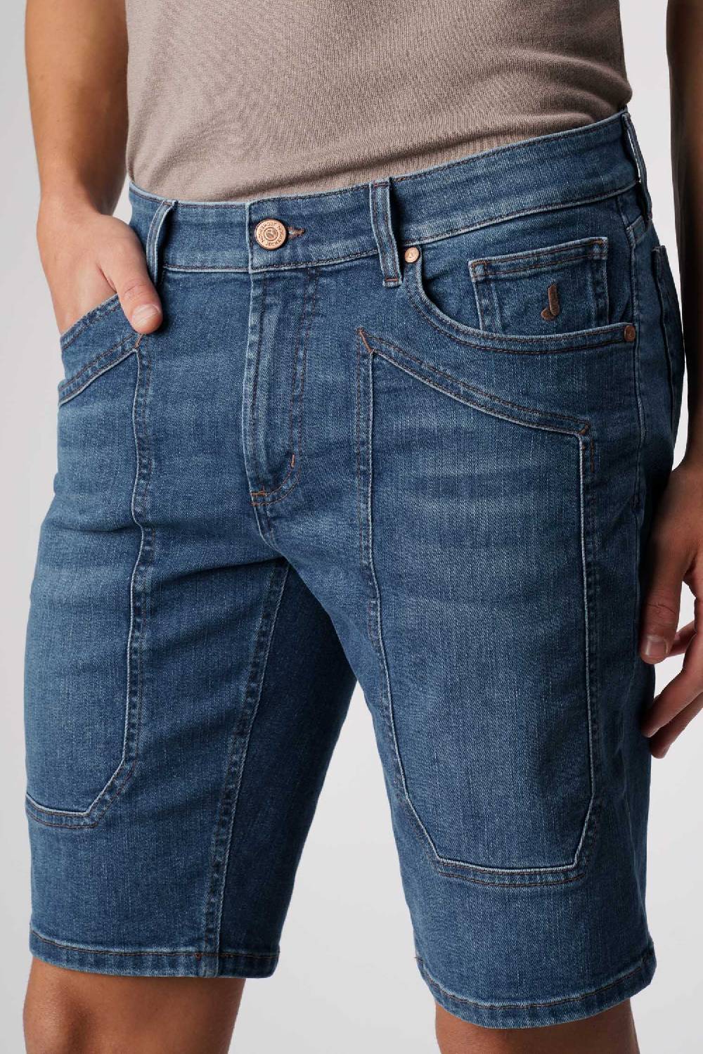 Jeckerson Jayden - Bermuda con toppa in comfort denim blu chiaro Prezzo di fabbrica