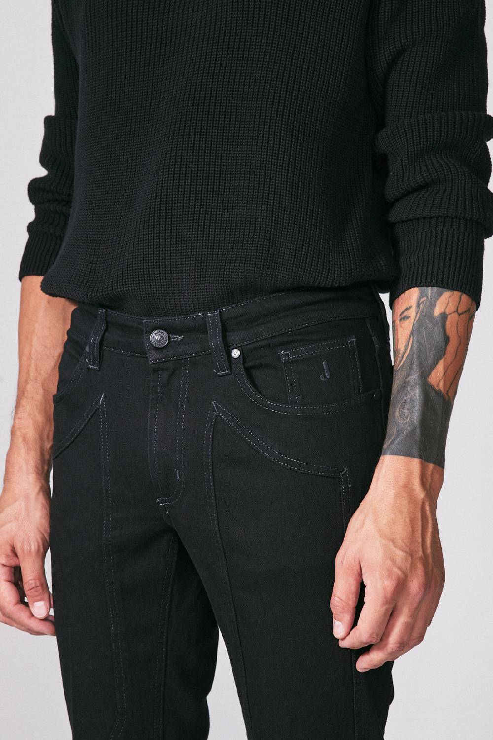 Jeckerson Pantalone 5 tasche in denim nero rinse con toppa in Alcantara® Shopping online