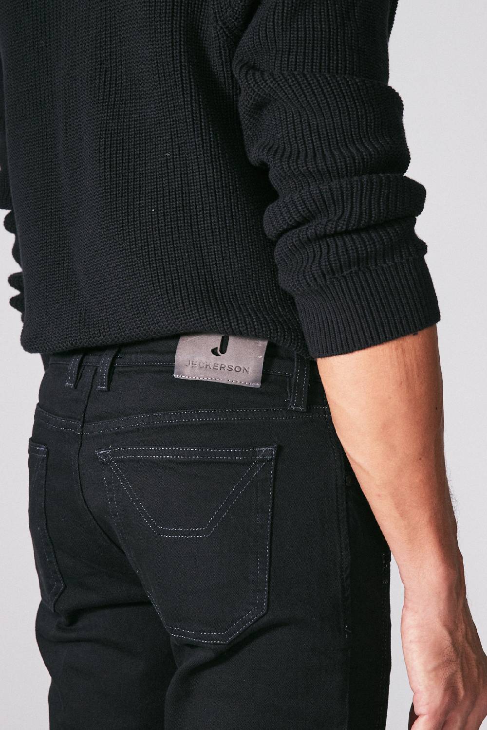Jeckerson Pantalone 5 tasche in denim nero rinse con toppa in Alcantara® Shopping online