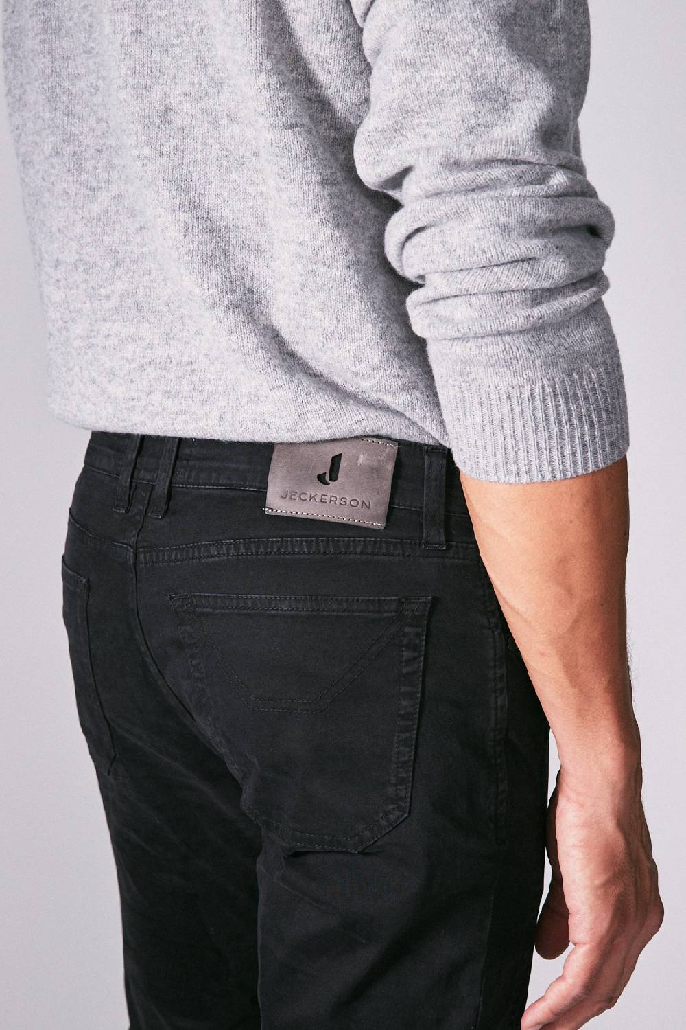 Jeckerson Pantalone slim fit in raso stretch con toppa Offerta Anniversario