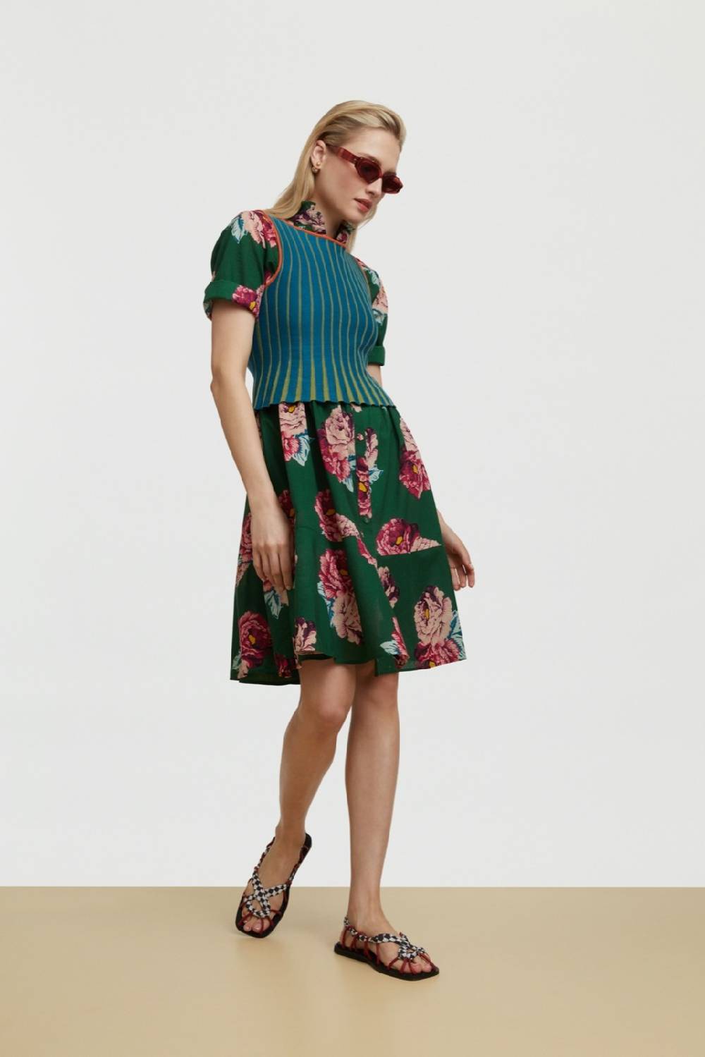 Lisa Corti abito greta folk rose green Sostegno trimestrale