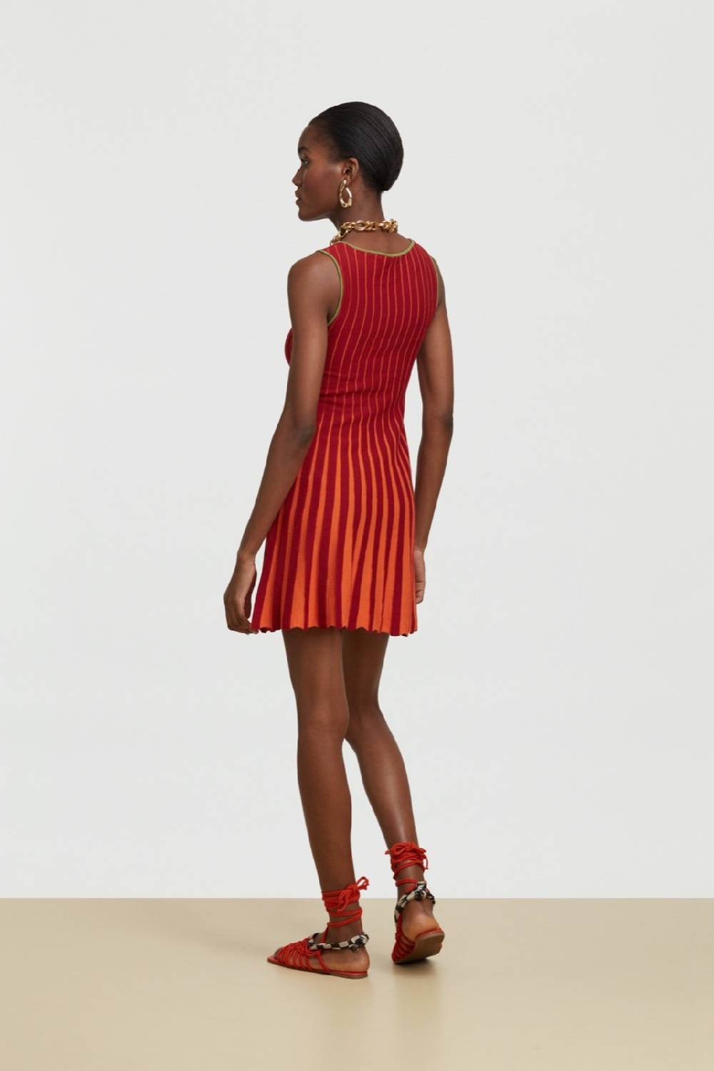 Lisa Corti abito mulberry red Esporta salva