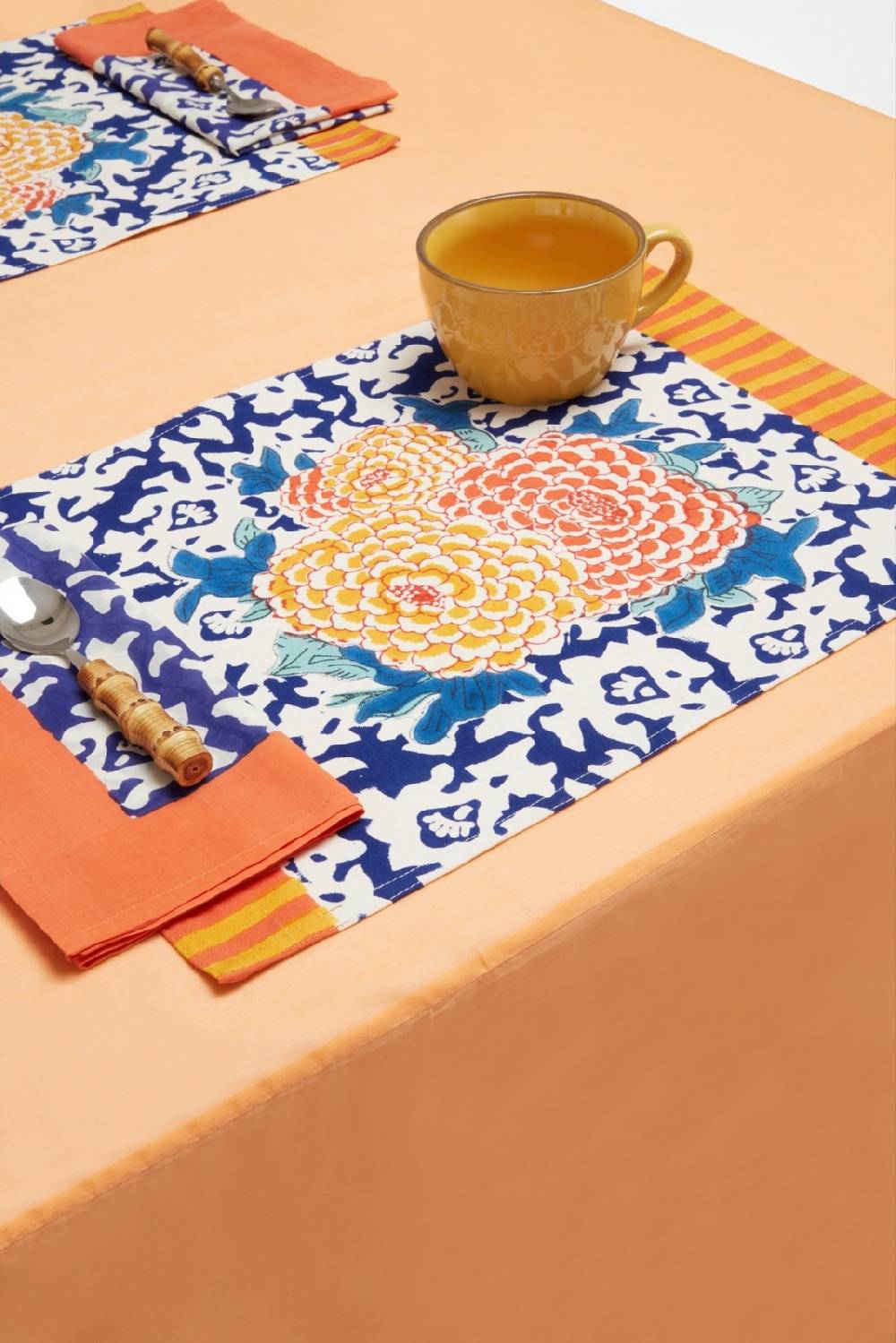 Lisa Corti tovaglietta cotone 35x48cm arabesque corolla blue natural Ritorno libero