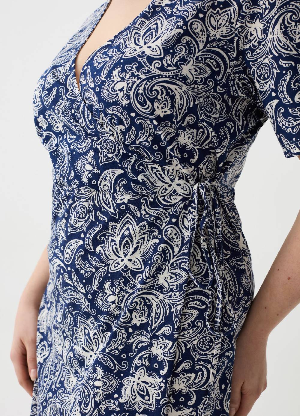 Ovs Abito corto a portafoglio stampa paisley Curvy Promozione Limitata