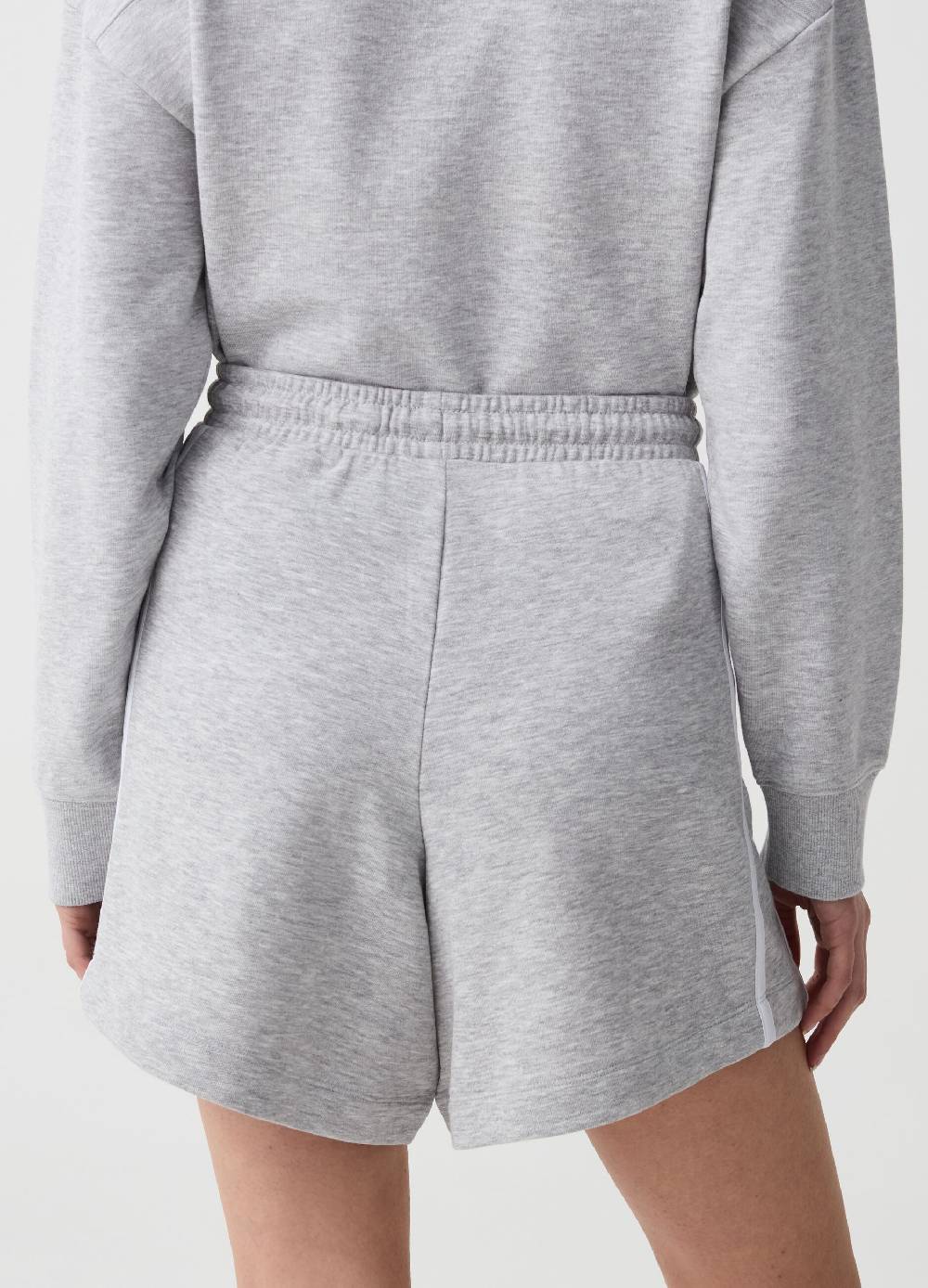 Ovs Bermuda jogger Essential con profili rigati In Vendita