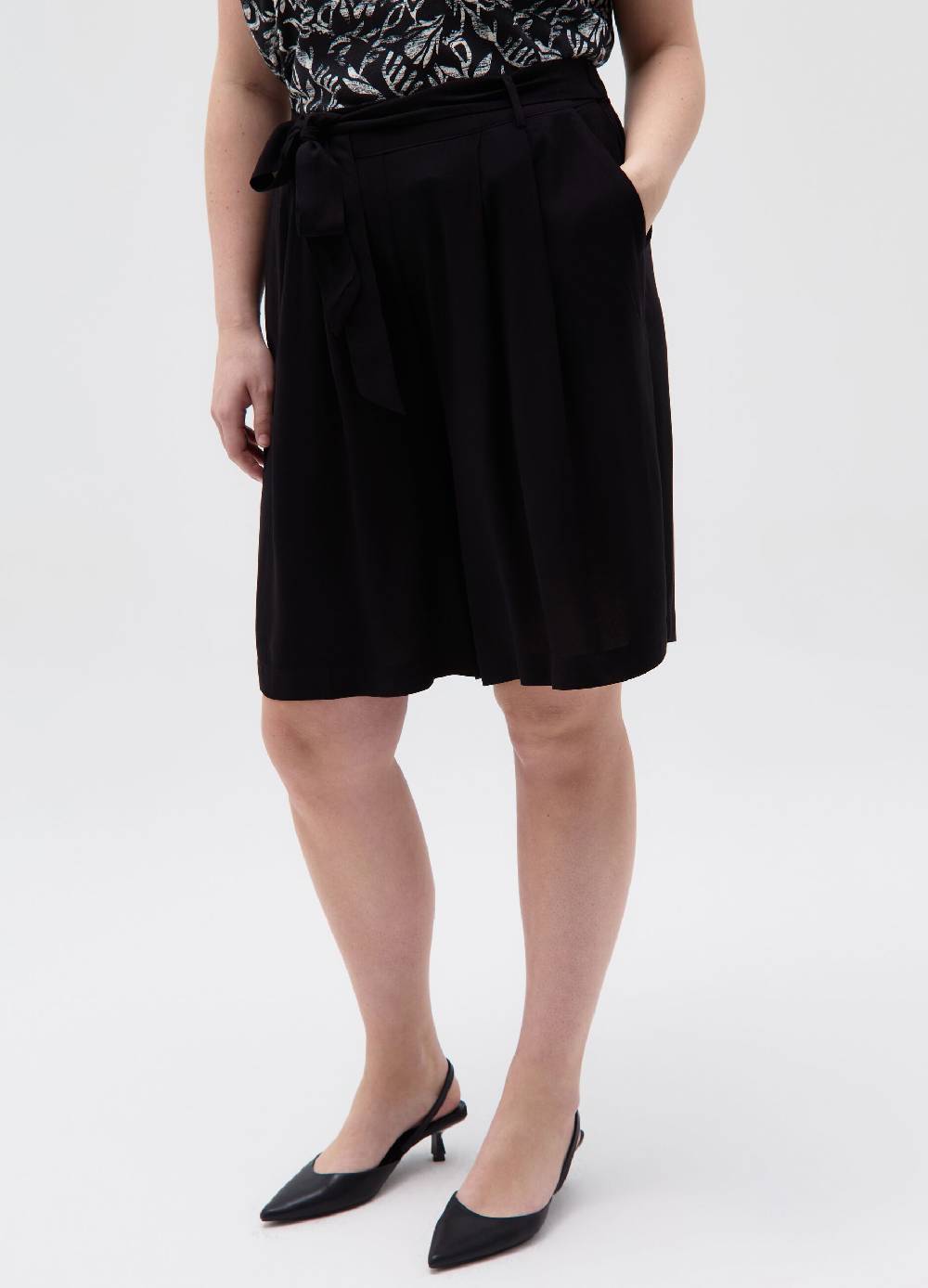 Ovs Bermuda con pinces e cintura Curvy Novità