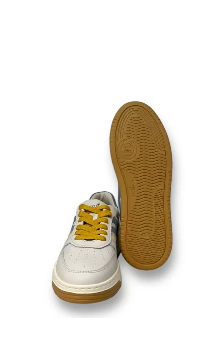 HOGAN Scarpe Hogan: Stile e Comfort Le sneakers Hogan sono sinonimo di eleganza e qualità. Realizzate con materiali pregiati, garantiscono comfort e stile ineguagliabili. Scopri la collezione! Saldi