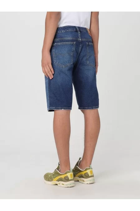 DIESEL Le Bermuda shorts da uomo di DIESEL offrono stile e comfort impeccabili. ``` Bermuda shorts da uomo DIESELI Bermuda shorts da uomo di DIESEL offrono stile e comfort impeccabili. ``` Novità