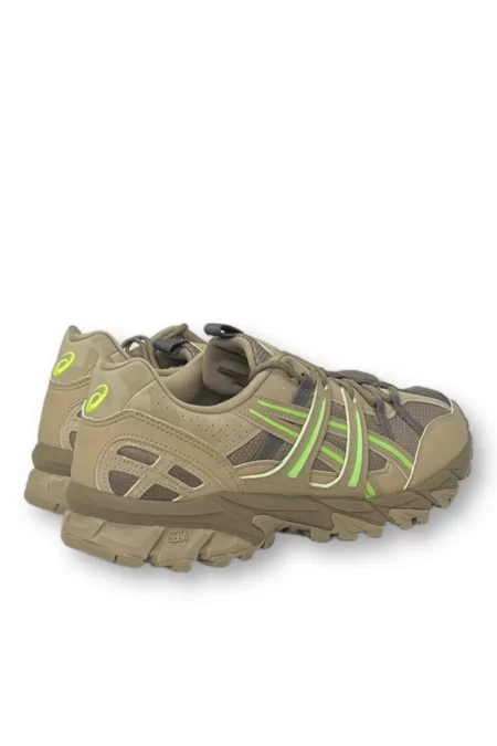 ASICS GEL SONOMA 1550 ASICS 1201B006 200 Scarpe da corsa ASICS GEL SONOMA 1550. Codice modello: 1201B006. Colore: marrone. Perfette per la corsa su terreni misti Sconto