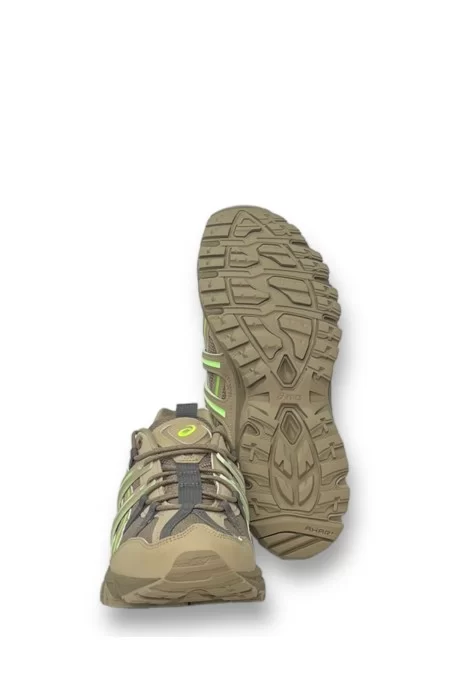 ASICS GEL SONOMA 1550 ASICS 1201B006 200 Scarpe da corsa ASICS GEL SONOMA 1550. Codice modello: 1201B006. Colore: marrone. Perfette per la corsa su terreni misti Sconto