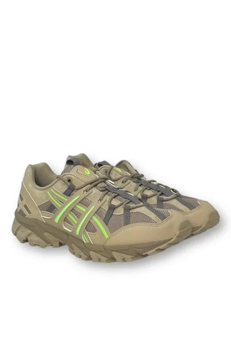 ASICS GEL SONOMA 1550 ASICS 1201B006 200 Scarpe da corsa ASICS GEL SONOMA 1550. Codice modello: 1201B006. Colore: marrone. Perfette per la corsa su terreni misti Sconto