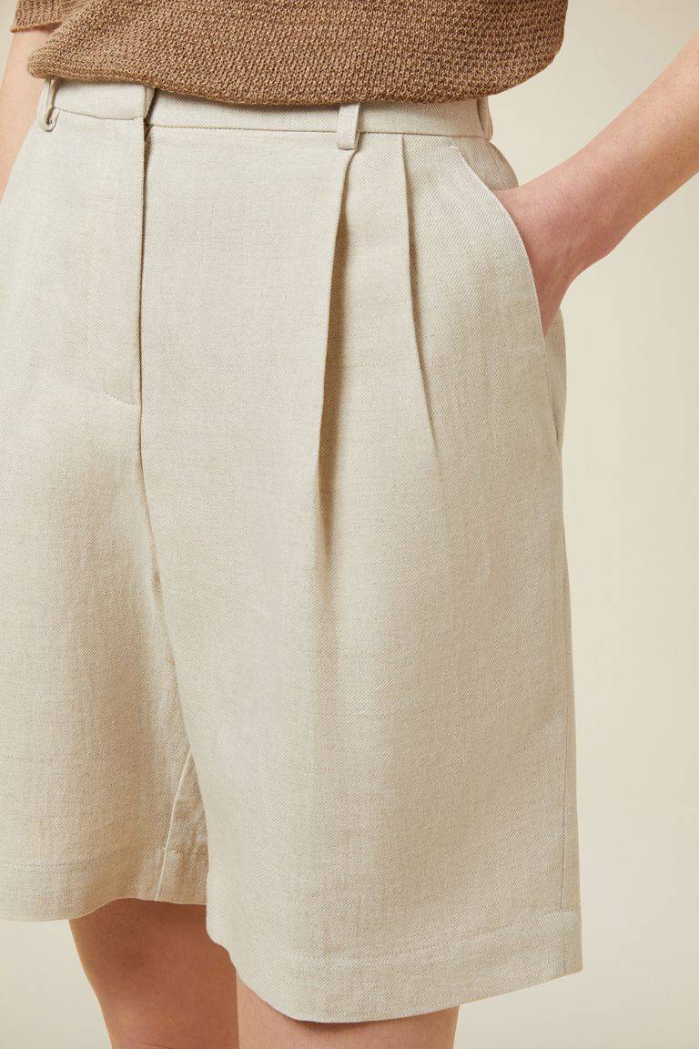 Pomandere Shorts con pinces Promozione