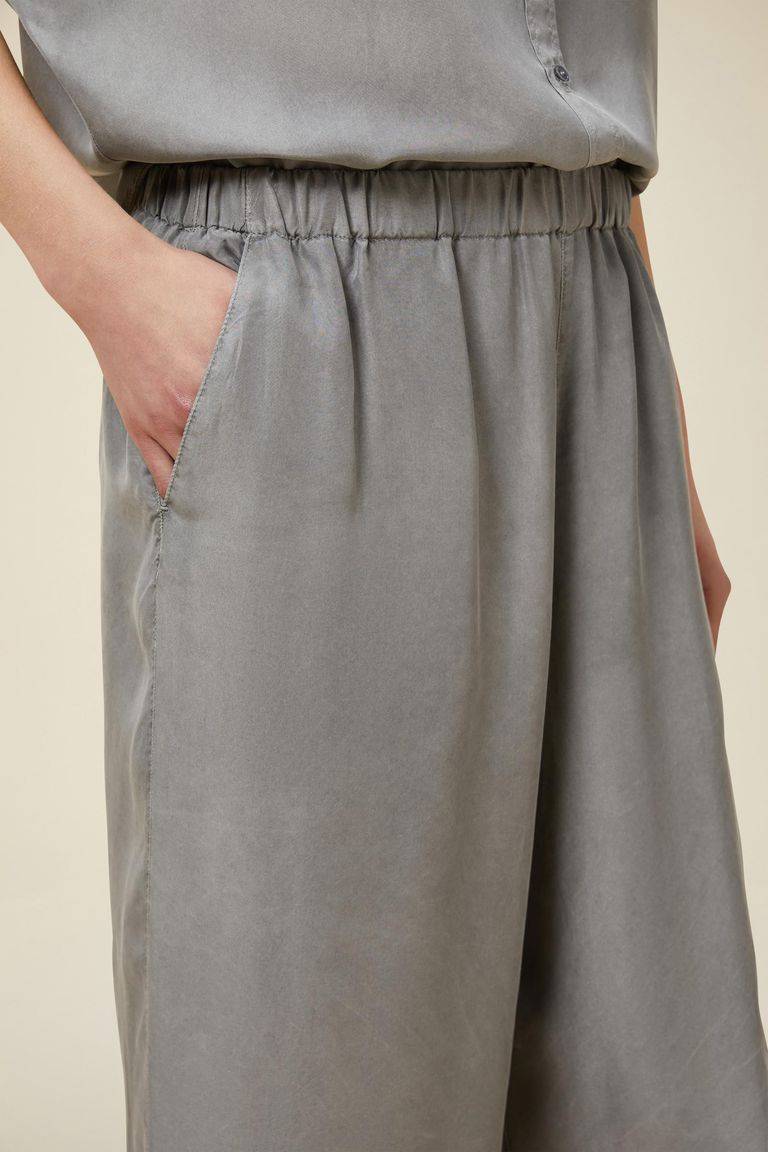 Pomandere Pantalone ampio con elastico in vita, tinto naturalmente Acquista Ora