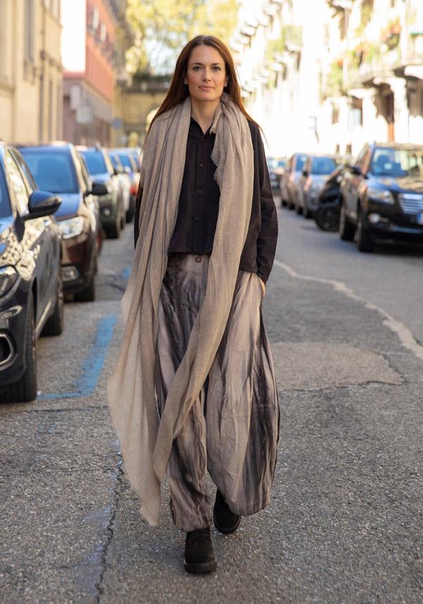 Rose & Lini FALIERO SARTI CASHMERE “SAMUELE” ALMOND SCARF In Vendita