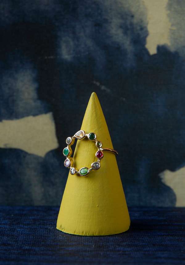 Rose & Lini DORETTE MULTICOLOR “BAGUE COURONNÉE” GOLD RING In vendita