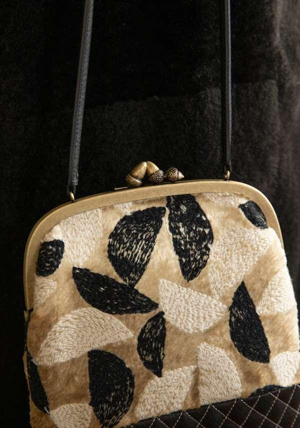 Rose & Lini MINÄ PERHONEN WOOL & LEATHER EMBROIDERED “BAG 9670” BEIGE & BLACK Fino al 60% di sconto