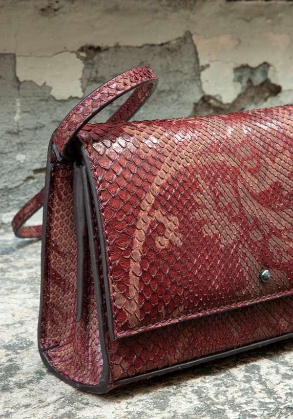 Rose & Lini SIMONA TAGLIAFERRI BORDEAUX PYTHON POCHETTE BAG Fino Al -60%