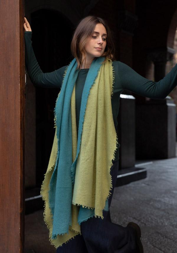 Rose & Lini MIRROR IN THE SKY CASHMERE “OPEN KNITTED DEGRADEE” PINE & MOSS SCARF ACQUISTA ORA