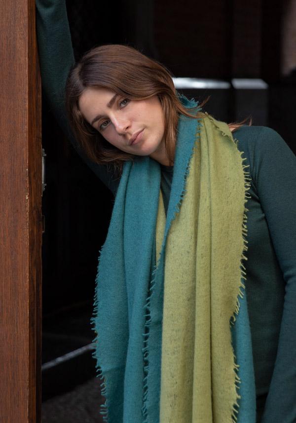 Rose & Lini MIRROR IN THE SKY CASHMERE “OPEN KNITTED DEGRADEE” PINE & MOSS SCARF ACQUISTA ORA