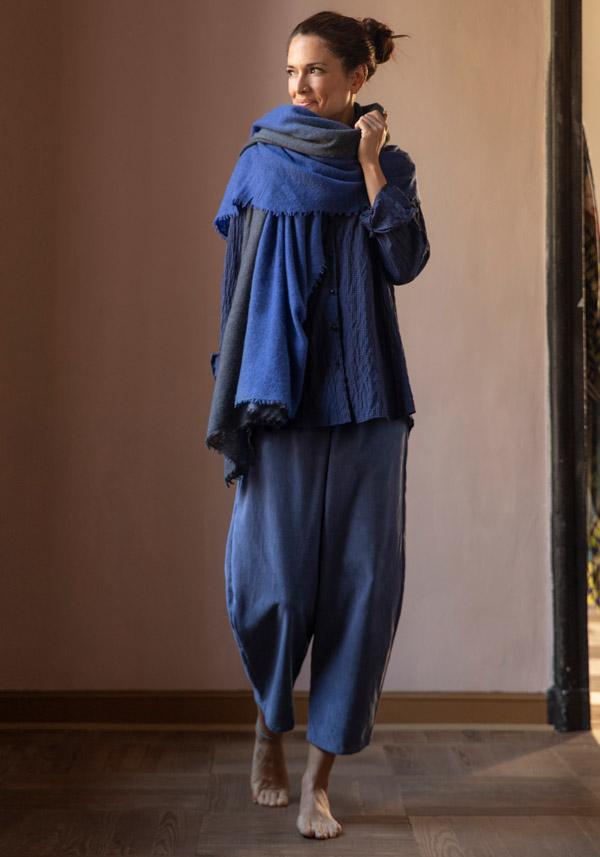 Rose & Lini MIRROR IN THE SKY CASHMERE “OPEN KNITTED DEGRADEE” MIDNIGHT & ASPHALT SCARF Promozione temporanea