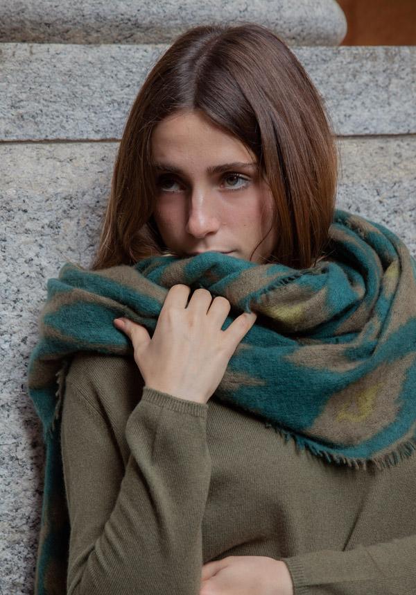 Rose & Lini MIRROR IN THE SKY CASHMERE “OPEN KNITTED PRINT” LAUREL & PINE SCARF Fino al 60% di sconto