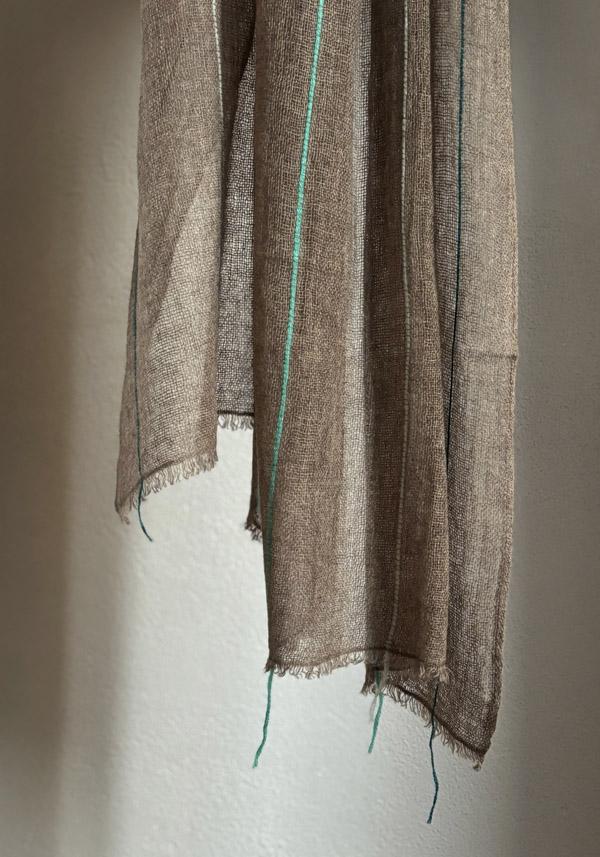 Rose & Lini MIRROR IN THE SKY CASHMERE “SOHO BABY SHAWL” COFFEE & GREENS Fino al 65% di sconto