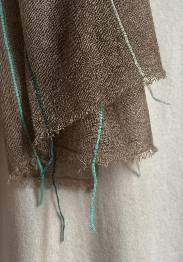 Rose & Lini MIRROR IN THE SKY CASHMERE “SOHO BABY SHAWL” COFFEE & GREENS Fino al 65% di sconto