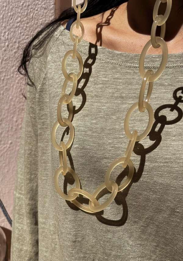 Rose & Lini ORRIS LONDON “CHAIN CONVERTIBLE” APRICOT GLASSES CHAIN Enormi sconti