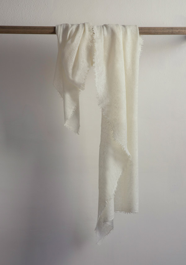 Rose & Lini MIRROR IN THE SKY CASHMERE “OPEN KNITTED MELANGE” WHITE SCARF Trasporto libero internazionale