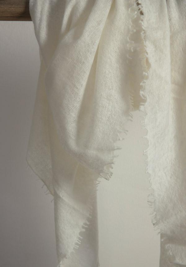 Rose & Lini MIRROR IN THE SKY CASHMERE “OPEN KNITTED MELANGE” WHITE SCARF Trasporto libero internazionale
