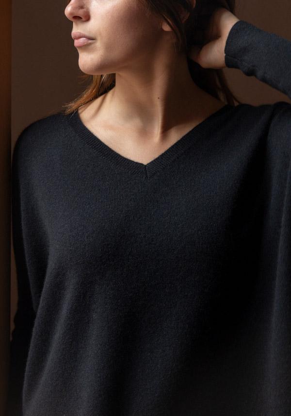 Rose & Lini ABSOLUT CASHMERE “PONCHO CAMILLE” BLACK Offerta Pasqua