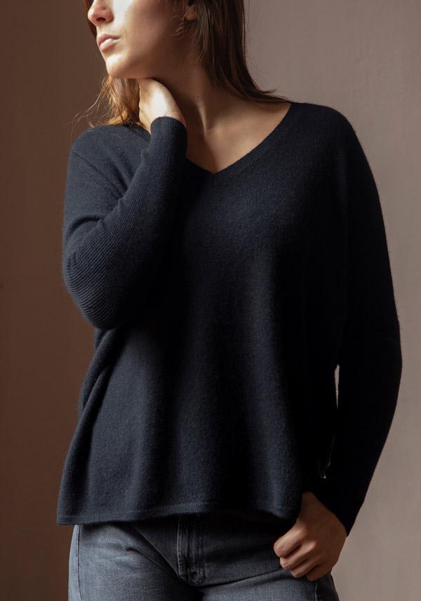 Rose & Lini ABSOLUT CASHMERE “PONCHO CAMILLE” BLACK Offerta Pasqua