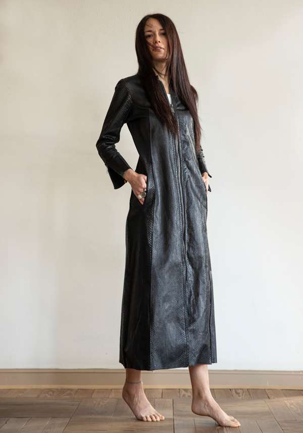 Rose & Lini SIMONA TAGLIAFERRI BLACK PYTHON LONG COAT In vendita