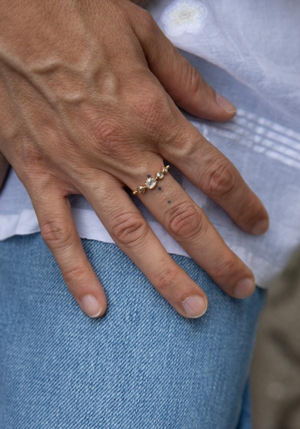 Rose & Lini DORETTE GOLD & WHITE SAPPHIRE “BAGUE SIMPLE” RING Offerta San Valentino