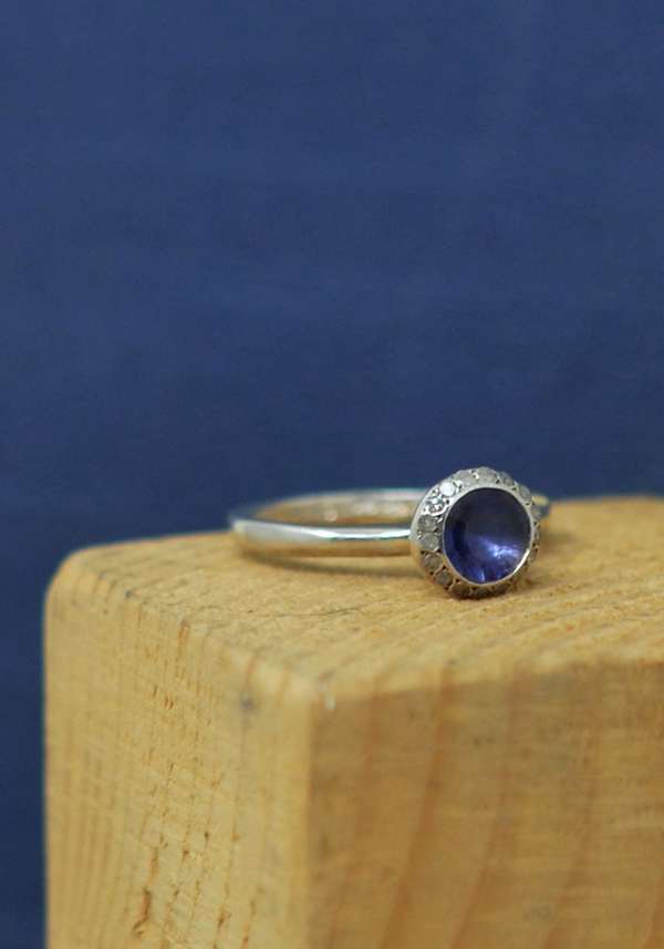 Rose & Lini ROSAMARIA “BELQUIS” DIAMONDS & IOLITE SILVER RING Offerta temporanea