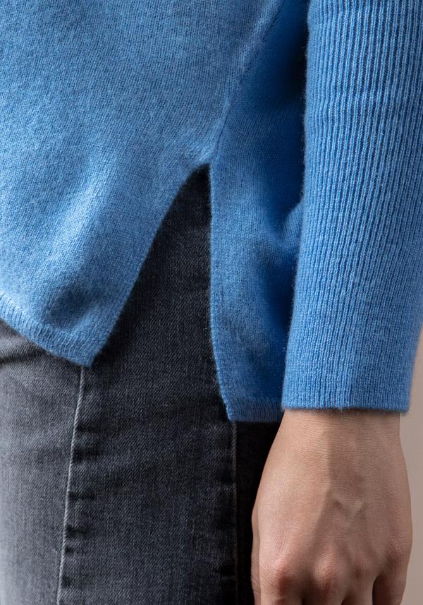 Rose & Lini ABSOLUT CASHMERE “PONCHO CAMILLE” CORNFLOWER Nuovi prodotti