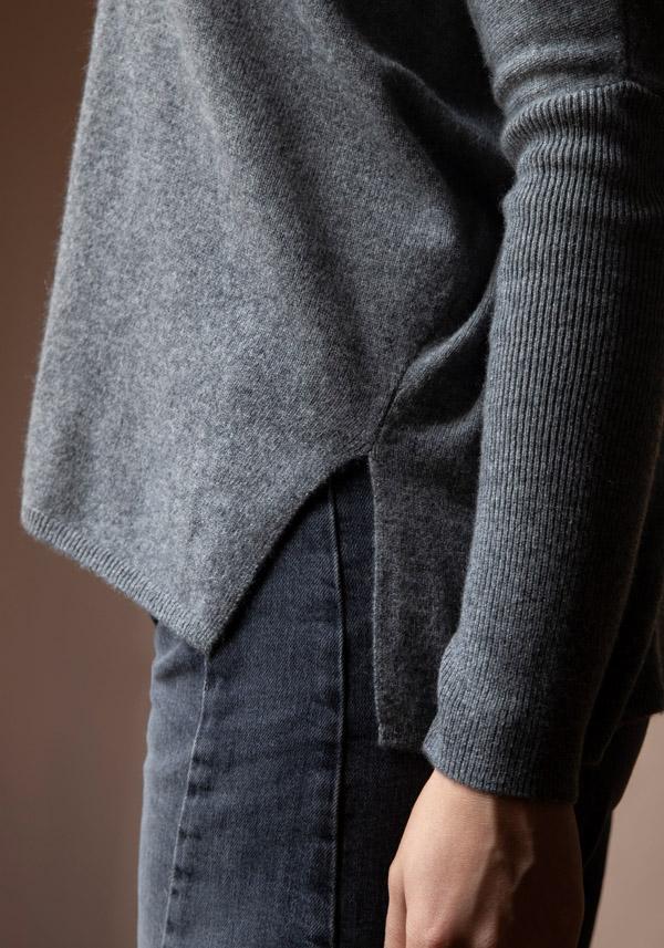 Rose & Lini ABSOLUT CASHMERE “PONCHO CAMILLE” DARK GREY Bestseller