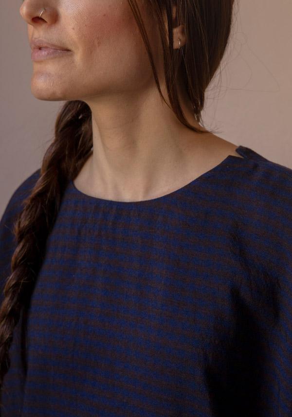 Rose & Lini AODRESS WOOL “BLOUSE 1” DARK BROWN Moda