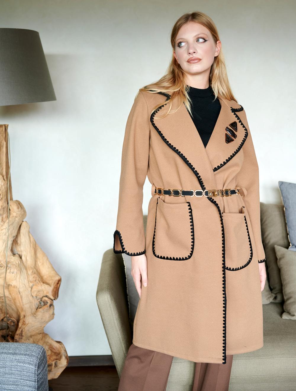 Save The Queen Cappotto color cammello con bordi ricamati Saldi Di Fabbrica