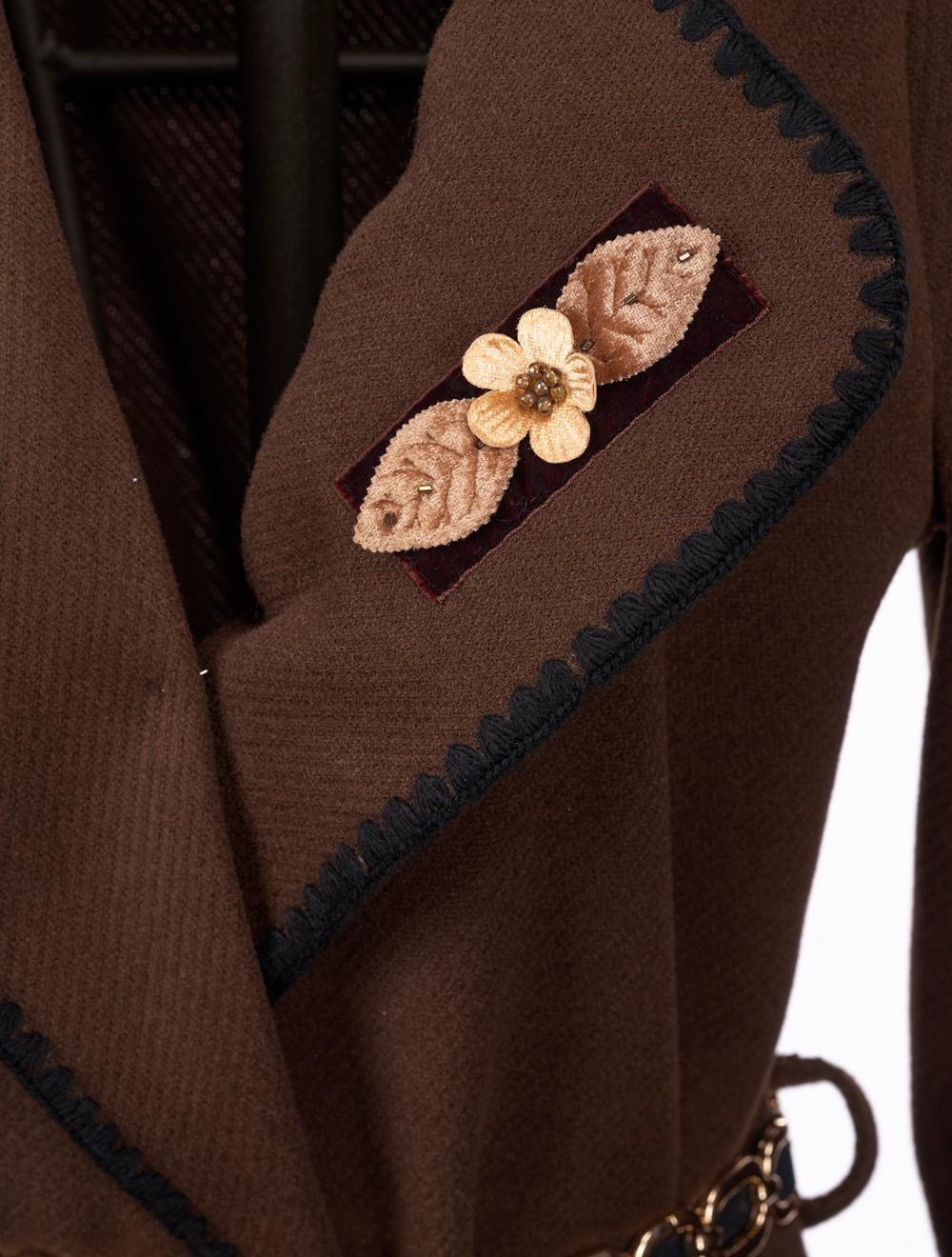 Save The Queen Cappotto marrone con bordi ricamati Moda