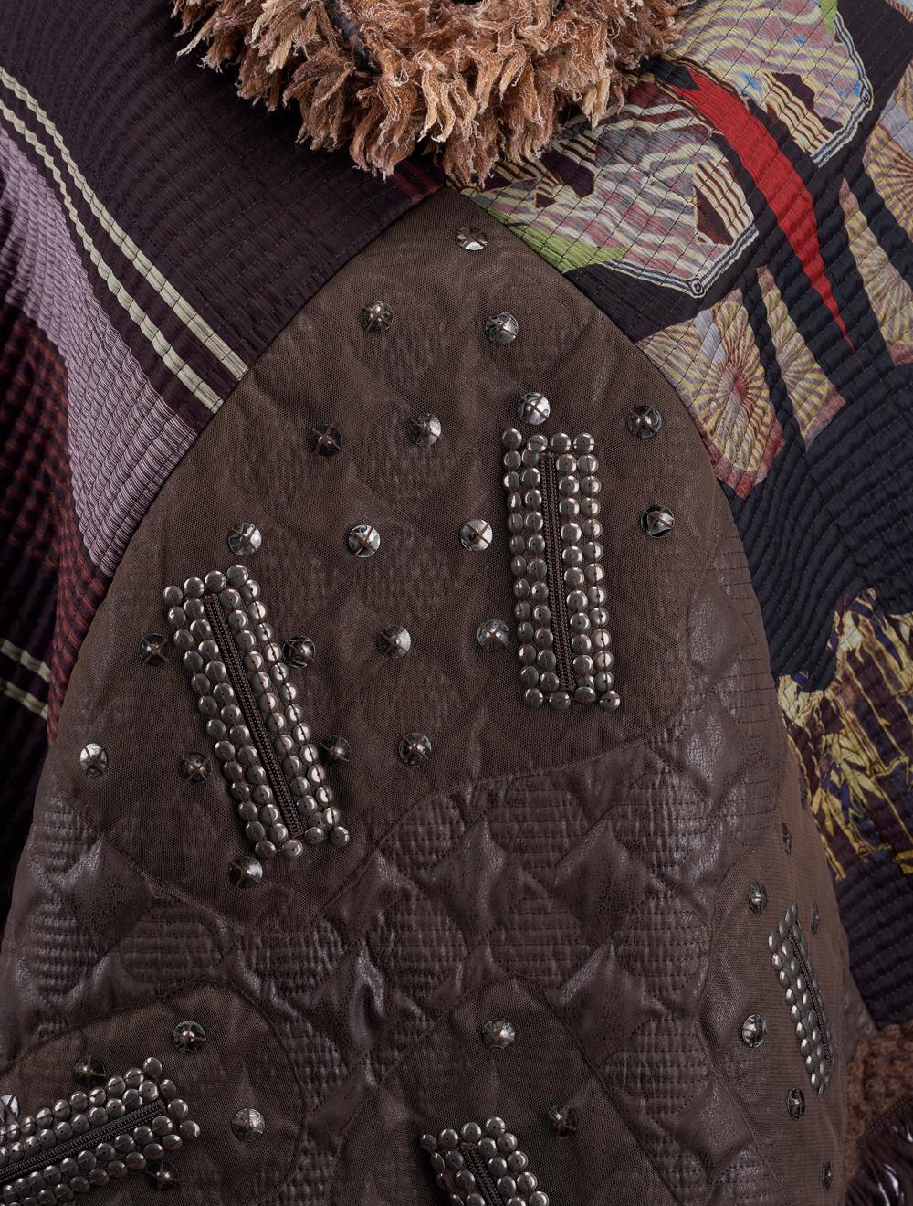 Save The Queen Poncho in seta e finta pelle con ricami e paillettes Offerta speciale