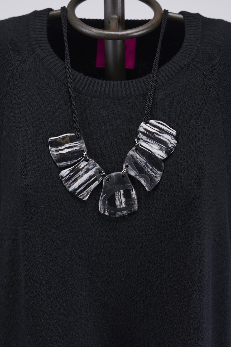 Save The Queen Maxi maglia con collana Ultimo giorno
