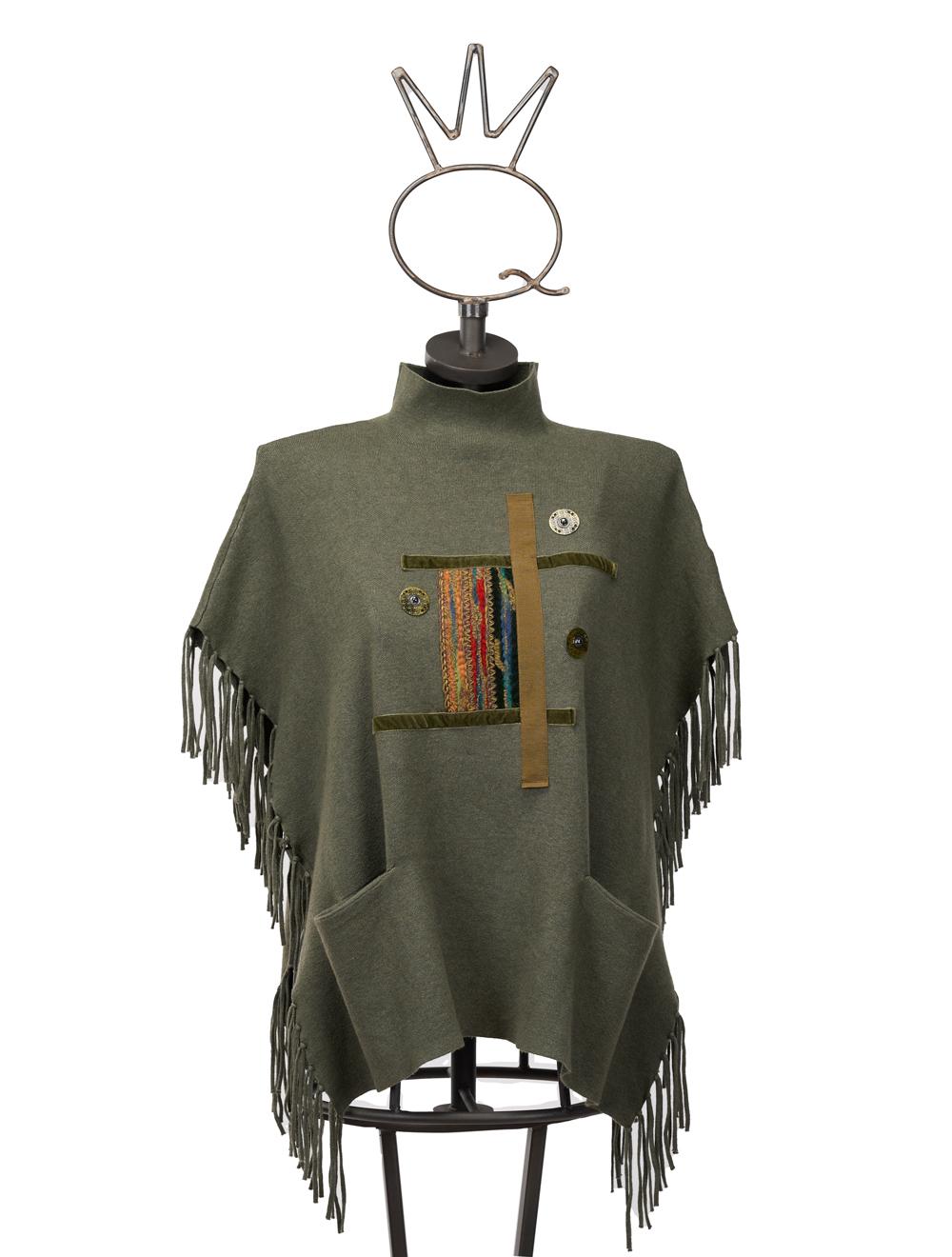 Save The Queen Maglia poncho verde salvia in viscosa con applicazioni 2025
