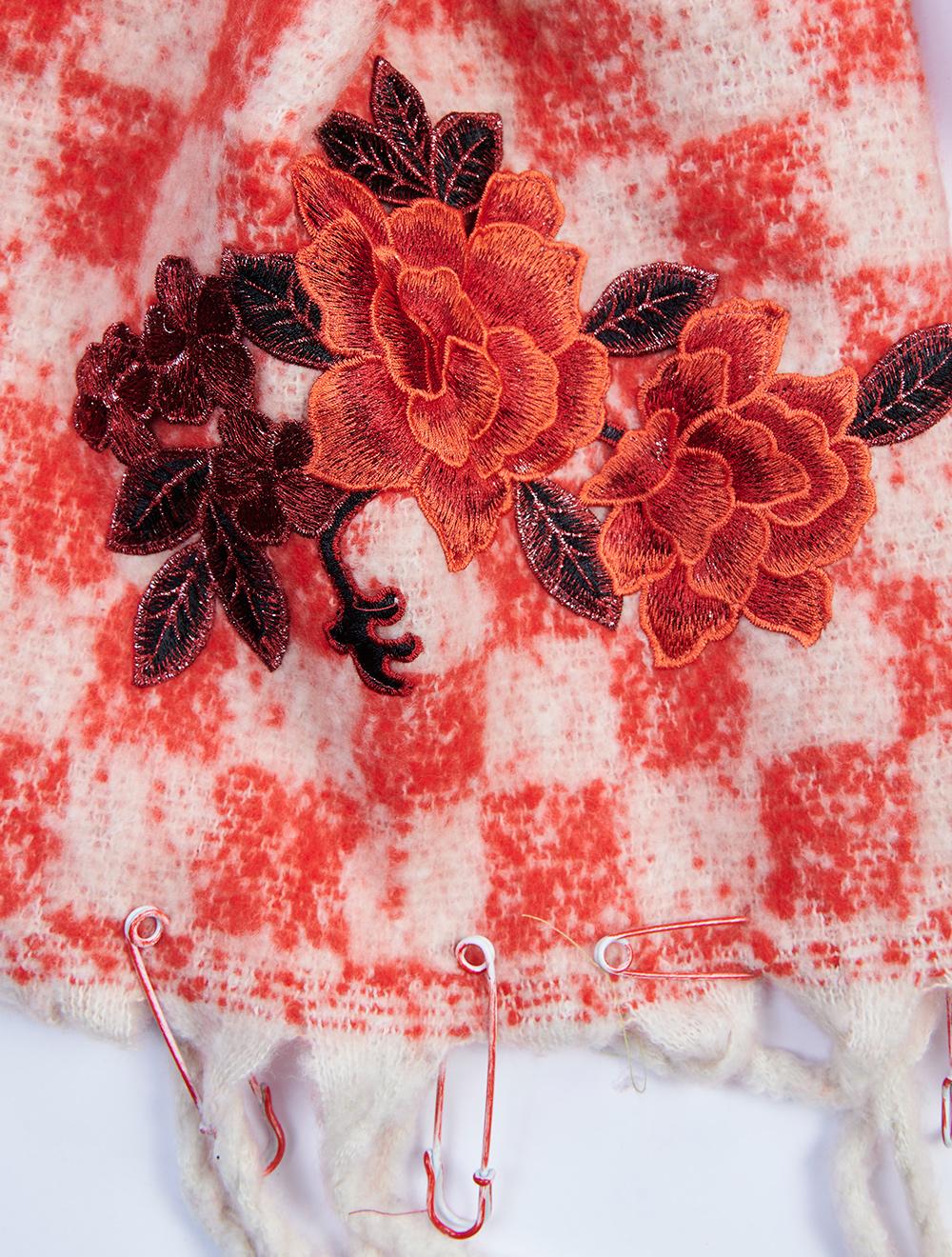 Save The Queen sciarpa in tessuto di maglia effetto mohair Vendita