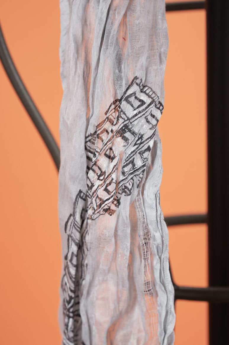 Save The Queen Foulard in lino e seta 50% di sconto per tempo limitato