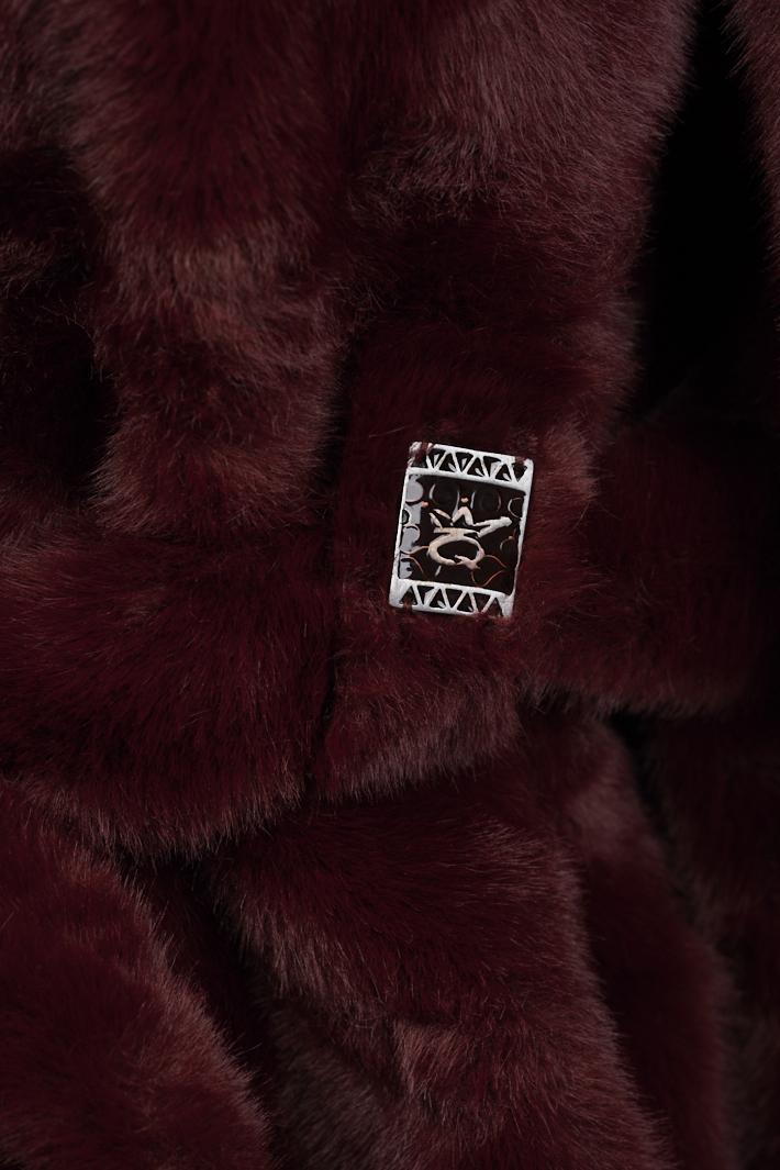 Save The Queen Ecopelliccia bordeaux con scollo a V Black Friday