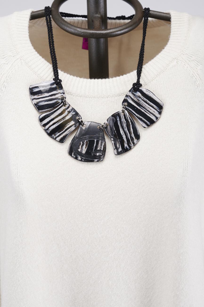 Save The Queen Maxi maglia con collana Ultimi due giorni