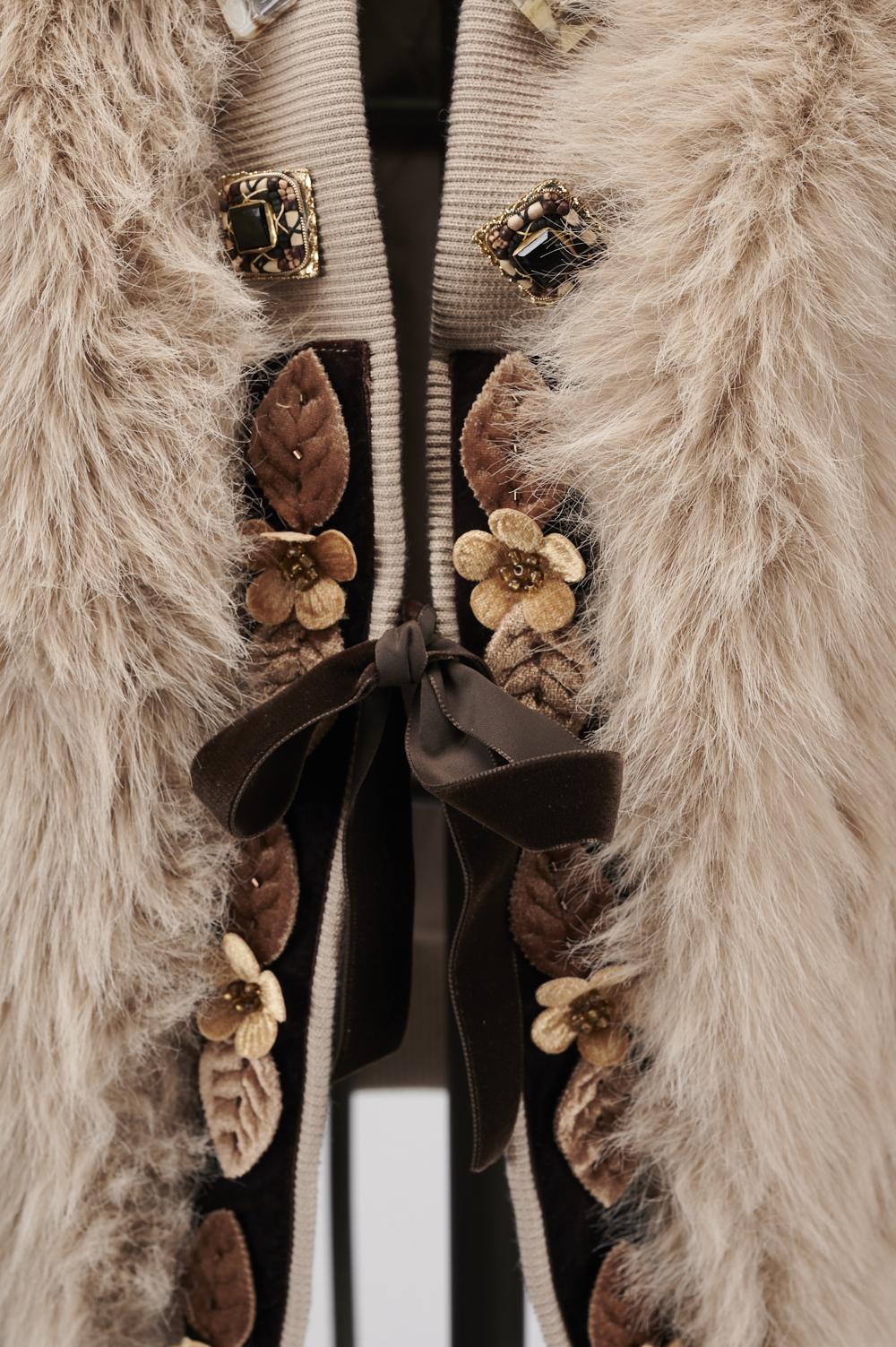 Save The Queen Giacchino in ecopelliccia beige Enormi sconti