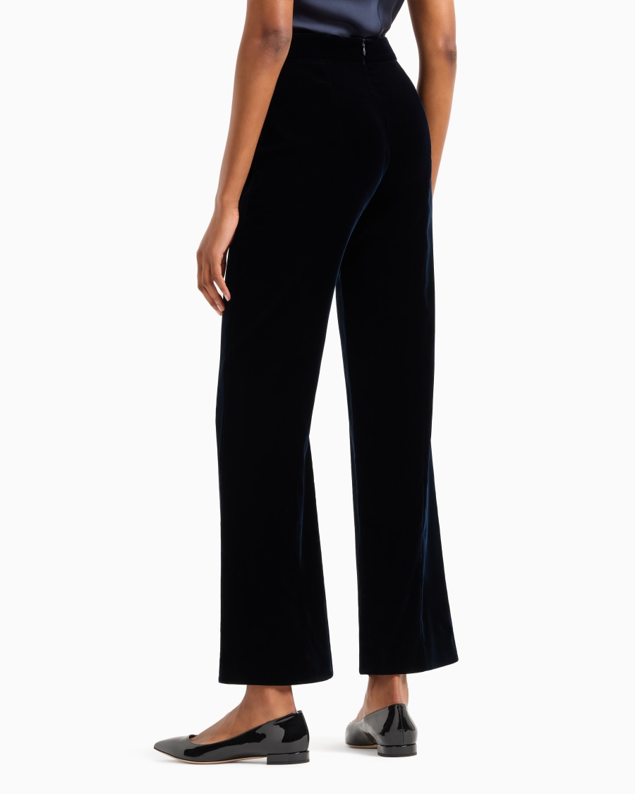 The world of armani PANTALONI CROPPED IN VELLUTO 2025