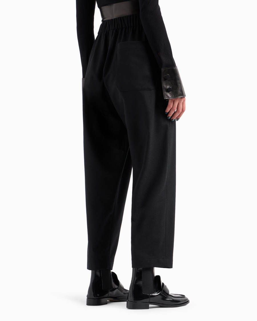 The world of armani PANTALONI MORBIDI IN FLANELLA LANA E CASHMERE 2025